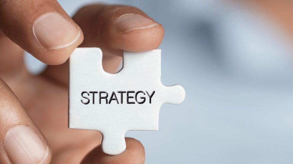 strategyと書かれたパズル